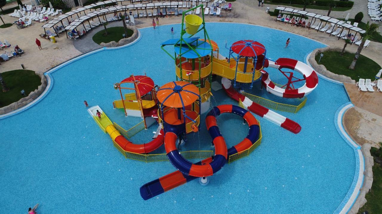 Aqua Nevis Hotel & Aqua Park Sunny Beach Exterior photo