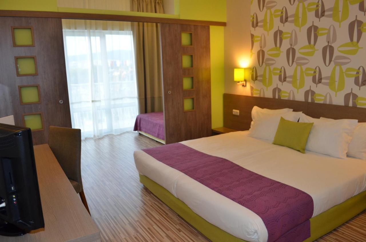 Aqua Nevis Hotel & Aqua Park Sunny Beach Exterior photo